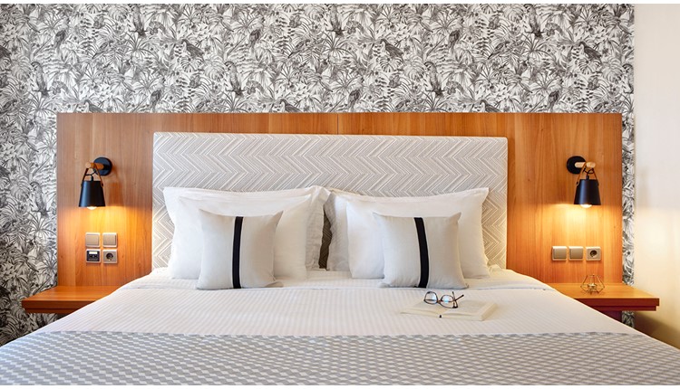 Zeus Essence Ramada Athens  (ex Ramada Athens Attica Riviera), Афины